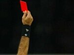 Арбитр показал 19 красных карточек в одном футбольном матче
