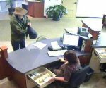 Американец ограбил банк и спрятал деньги в трусы