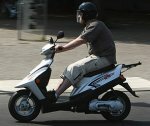 Водители скутеров будут сдавать на права