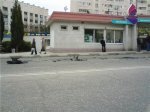 Автомобиль врезался в людей на автобусной остановке на западе Москвы