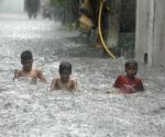 Число жертв наводнения на Филиппинах увеличилось до 140