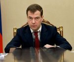 Медведев обвинил чиновников в неповоротливости