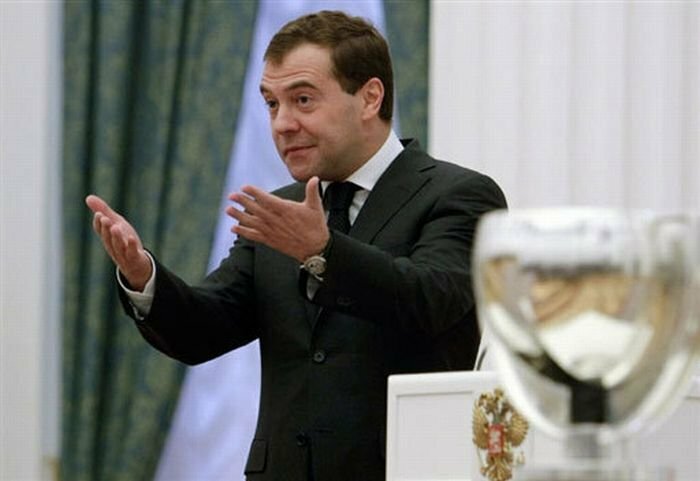 Дмитрий Медведев теперь всего лишь &quot;свадебный генерал&quot;