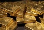 Золото дешевеет из-за опасений за рост мировой экономики