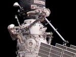 Космонавты МКС установили блоки снаружи станции