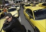 Таксисты в Валенсии объявили голую забастовку