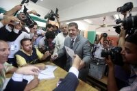 Один из кандидатов на пост руководителя Египта требует приостановки выборов