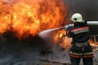 Пожар на складе лакокрасочных изделий в Москве успешно потушен