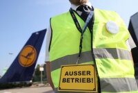 Продолжается 24-часовая забастовка бортпроводников Lufthansa