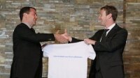 Медведев обсудил с Цукербергом влияние соцсетей на политику