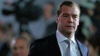 Медведев призывает уделить внимание патриотическому воспитанию молодежи