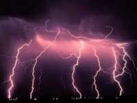 В Австралии зафиксированы тысячи молний