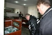 Правоохранители задержали подозреваемых в нападении на ювелирный магазин в Мариуполе