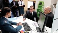 Медведев предлагает электронную подпись выдавать вместе с паспортом РФ