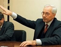 Азаров увольняет чиновников