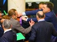 Депутаты покидают оппозицию