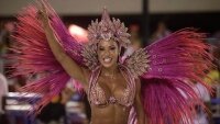 Карнавальные шествия начались в городах Бразилии