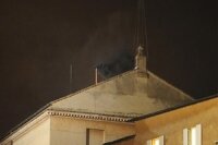 Как Ватикан делает черный или белый дым?