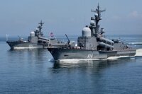Российские моряки взяли на буксир северокорейскую шхуну