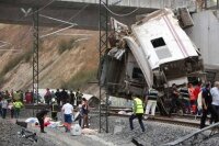 Власти Испании уточнили данные о погибших при крушении поезда