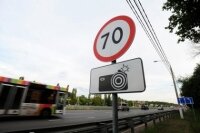Медведев увеличил скорость на автомагистралях