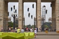С ворот Парка Горького сняли манекены десантников