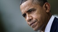 Французы критикуют Обаму, жующего жвачку на церемонии в честь 